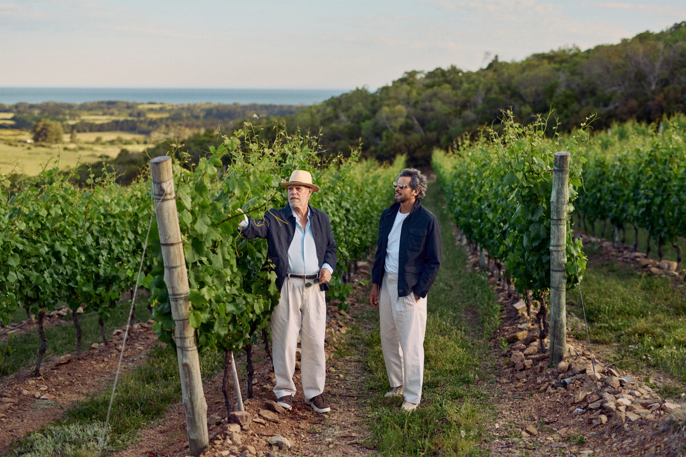 La familia Bouza entre los viñedos
